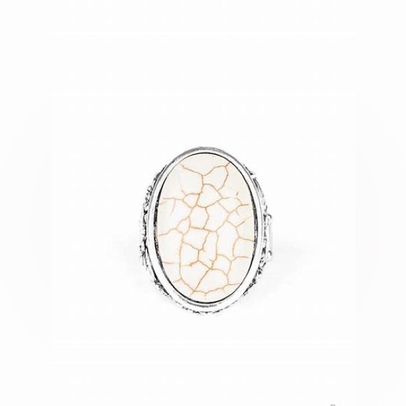 Silver large white crackle stone ring. - Picture 1 of 4